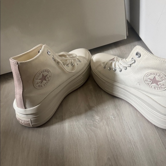 Classic White High-Top Sneakers - Picture 3 of 6